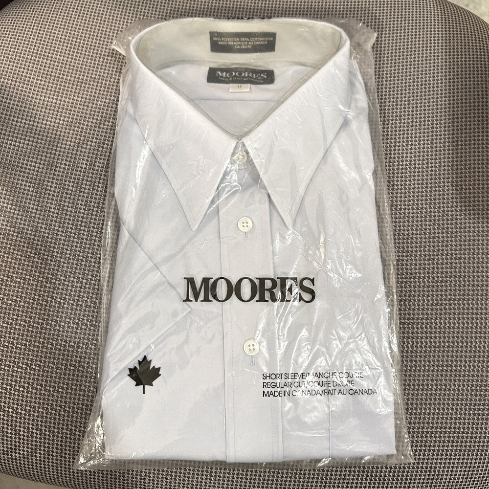 NWT Men's Dress Shirt Light Blue Short Sleeve Size 17 in Original Packaging